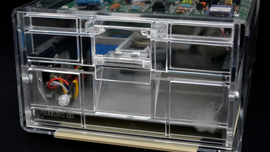 A transparent 5.25" floppy drive face